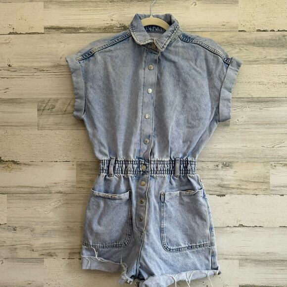 🍁 Zara Denim Mini Overalls Romper Raw Hem Snap Closure Cotton Light Wash Summer - Picture 2 of 16